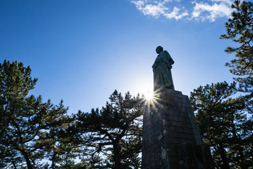 建立80年高知県桂浜に立つ「坂本龍馬像」