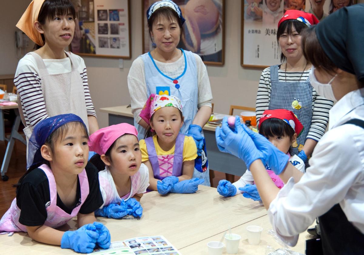 親子で和菓子づくりに挑戦する食育体験イベント「和菓子作り体験教室」