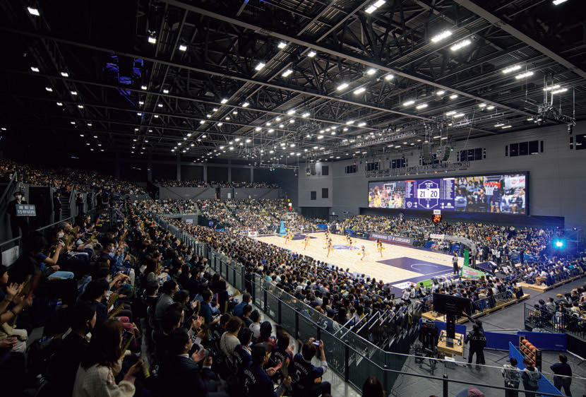 メインアリーナの正面には400インチ、3面分のビジョンを配置しイベントを盛り上げる