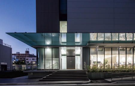 南側エントランス