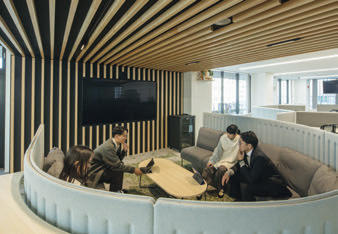 3階執務室内にも三河ヒノキを使用