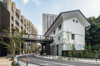 神社と地域を結び、ヒルズの賑わいとの緩衝帯にもなる参集殿