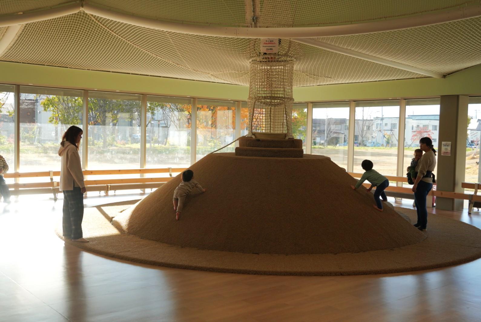 １年中天候に左右されず遊ぶことができるキッズルーム