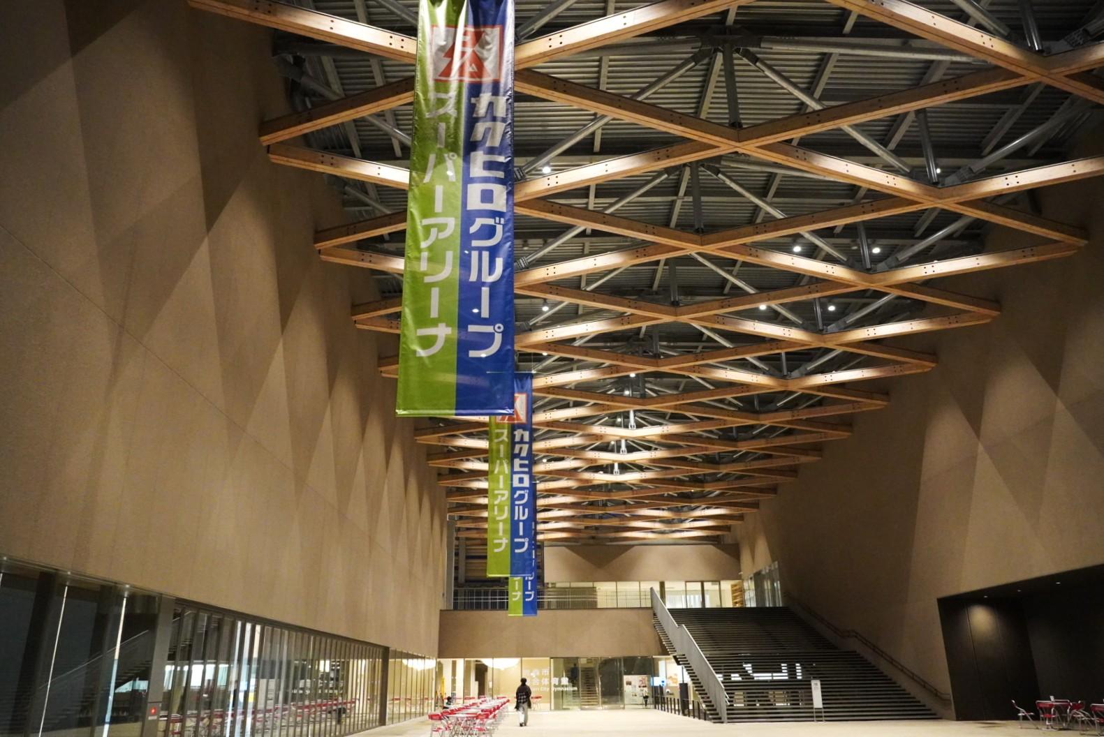 暗くなってからも優しい光でライトアップされています