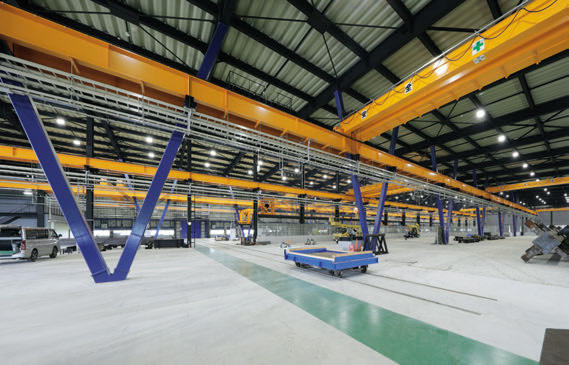V柱が林立するダイナミックな工場空間