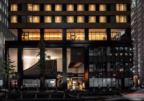 江戸時代末期建立の木造本堂をそのまま残した