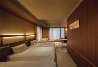 落ち着いた、温かみのあるインテリアの客室