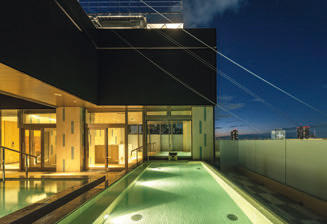 最上階にある天空の「スカイスパ」