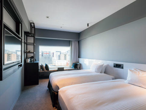 スタイリッシュなインテリアの客室