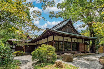 「旧世尊院」はカフェにコンバージョン