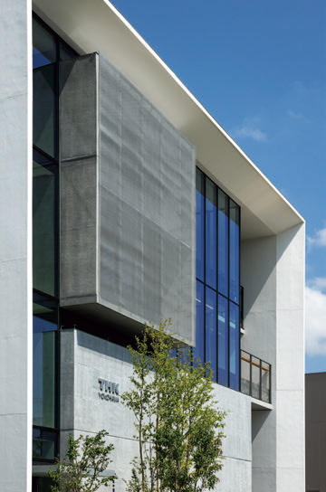 建築の空間構成がそのままファサードとなる