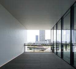 新旧のまちをつなぐテラス