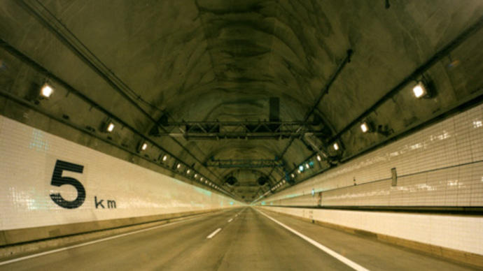東京湾横断道路　中央トンネル　川人南