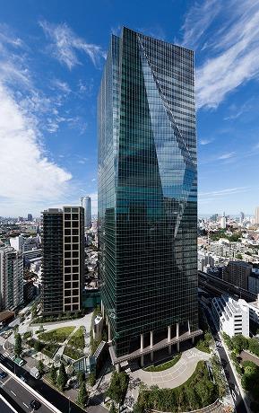 右：住友不動産六本木グランドタワー　左：六本木グランドタワーレジデンス